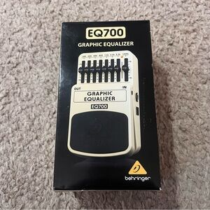 EQ700 Graphic Equalizer - Cream and Black